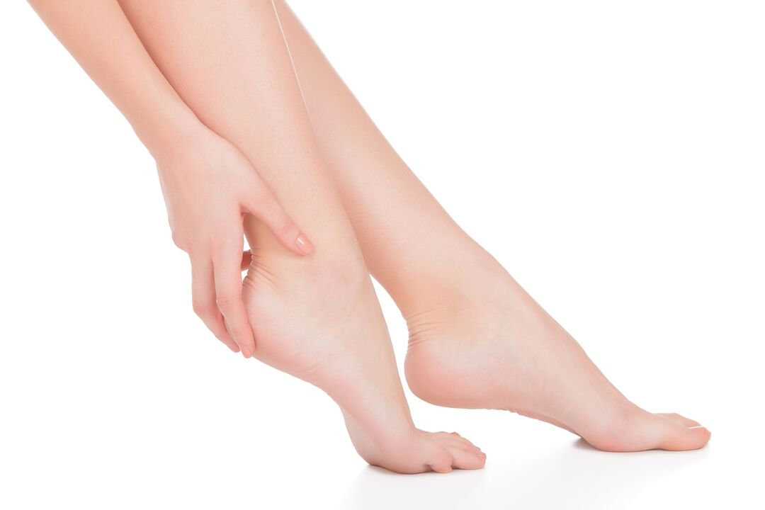 Terved käed ja jalad pärast seene demyxil -kreemi töötlemist